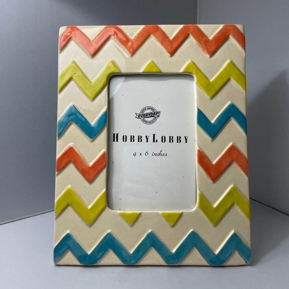 Hobby Lobby Photo Picture Frame, Crackle‎ Chevron, for 4x6”